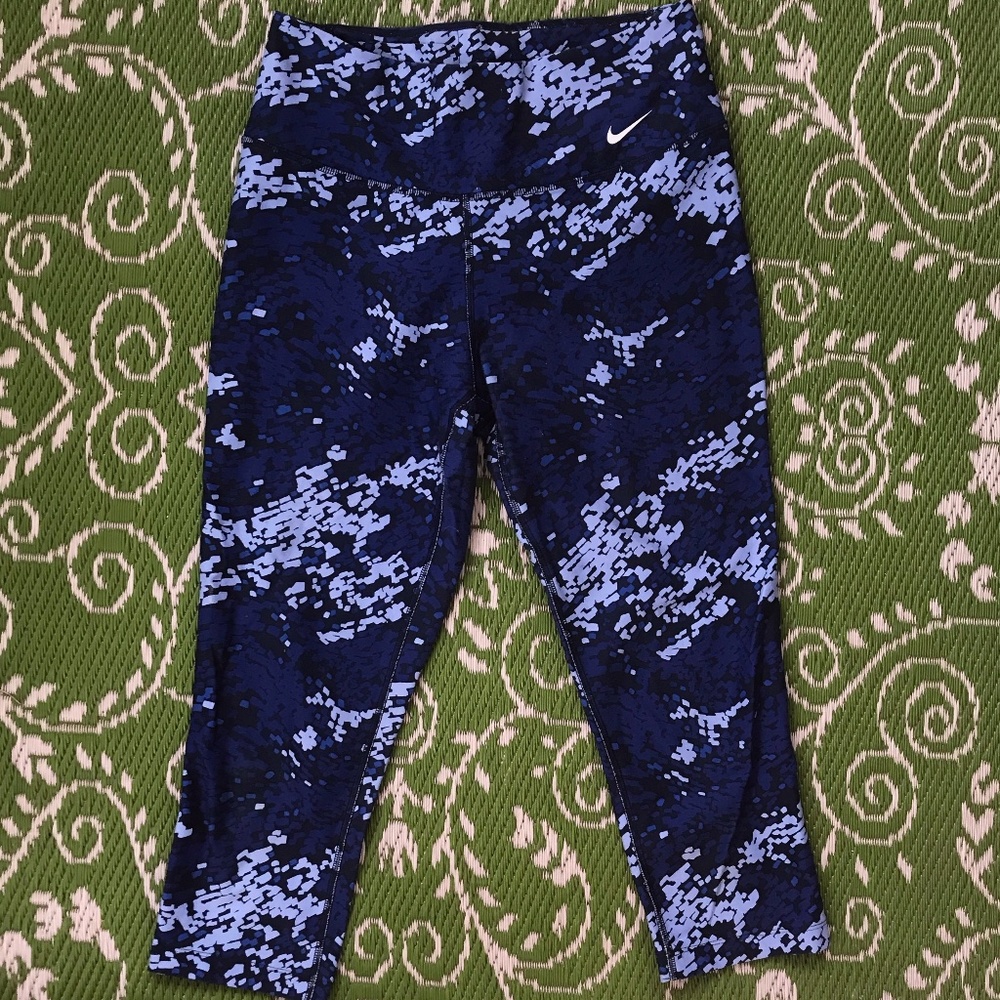 Nike Blue Printed Cropped Leggings